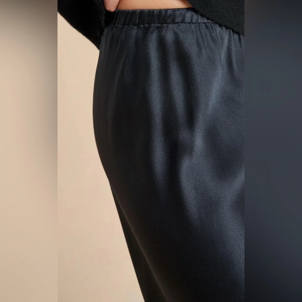 La Ligne Satin Colby Pant, Black, M
Never worn, Perfect for the holidays! - Picture 3 of 5